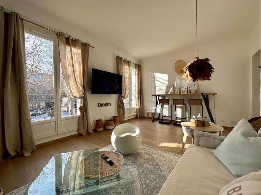 Le Lutz Apartment Nimes Bagian luar foto