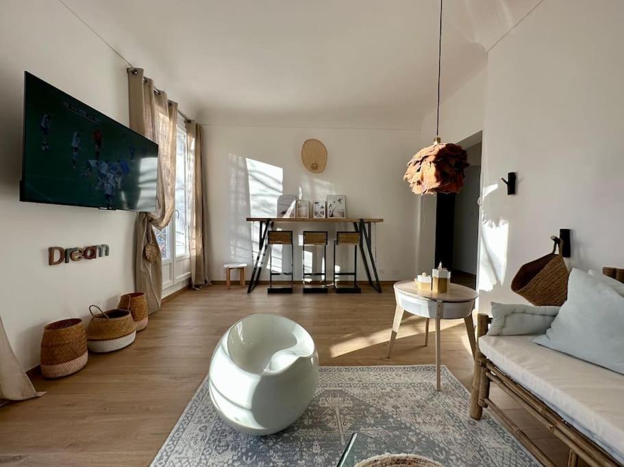 Le Lutz Apartment Nimes Bagian luar foto