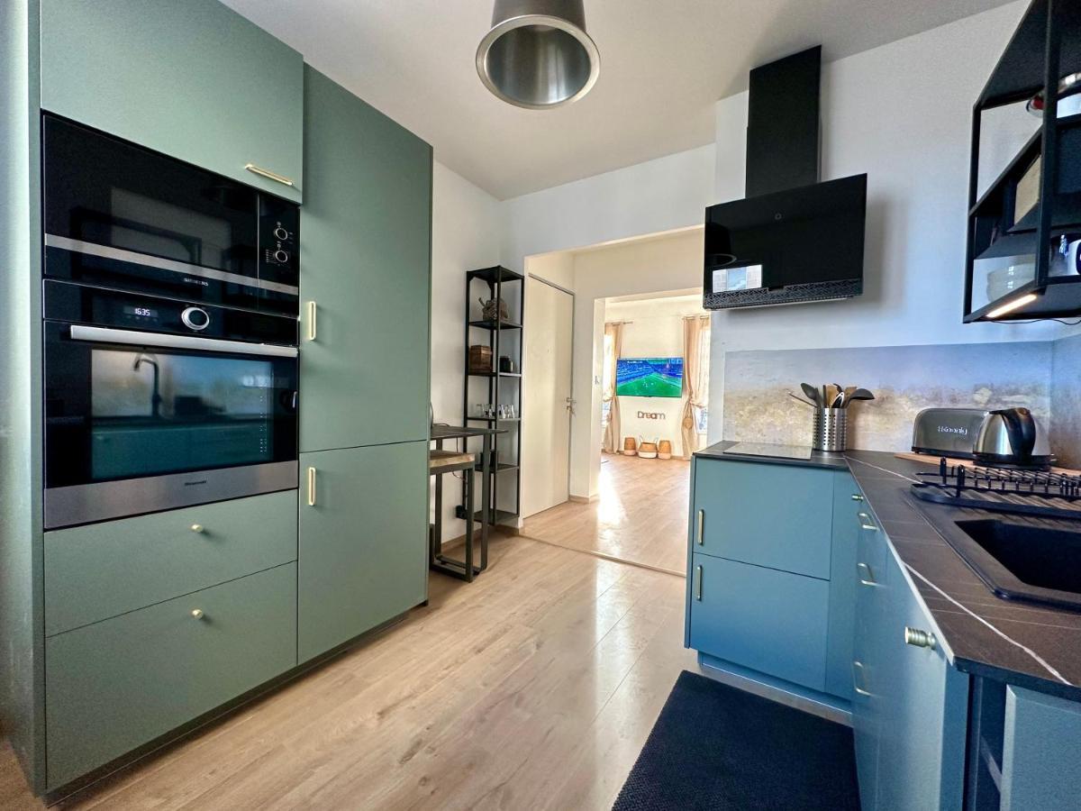 Le Lutz Apartment Nimes Bagian luar foto